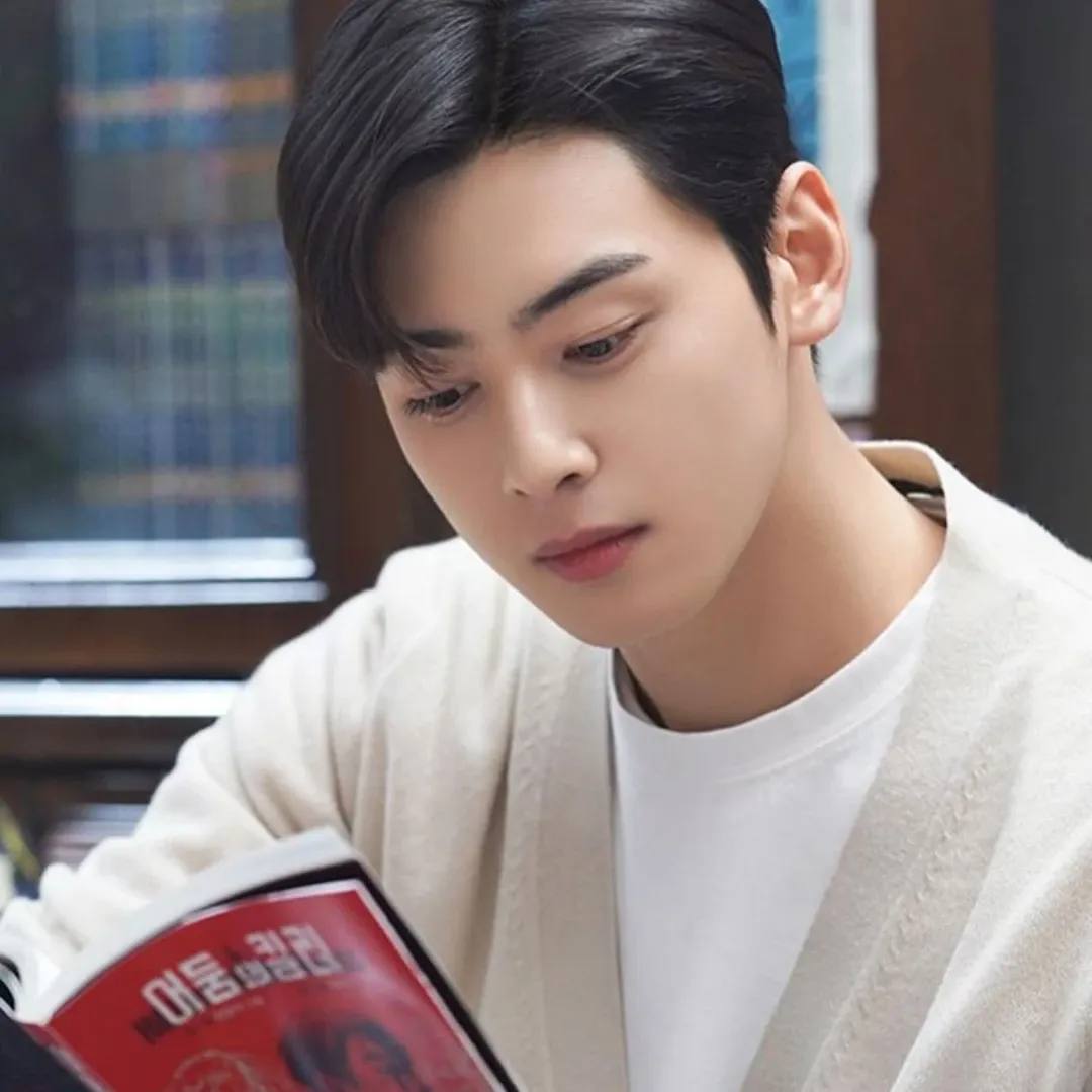 Recent activity shot of Cha Eunwoo