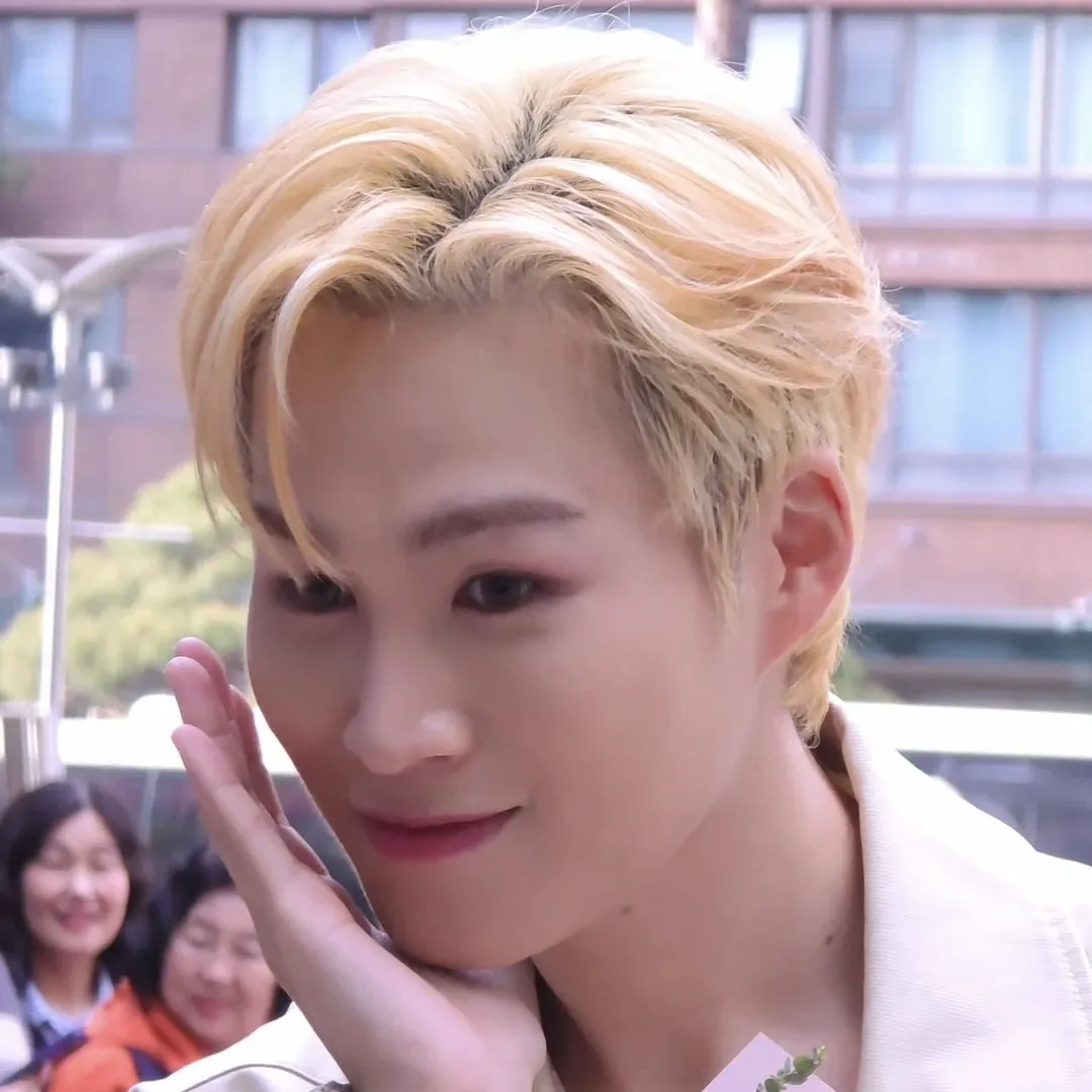 粉丝拍下的金熙栽瞬间