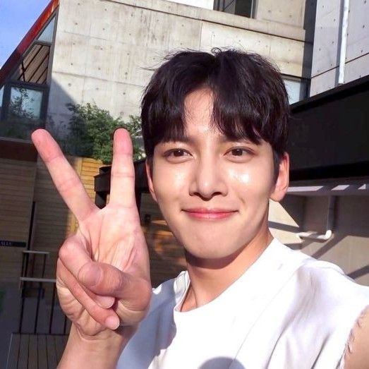 Behind-the-scenes cut of Ji Changwook