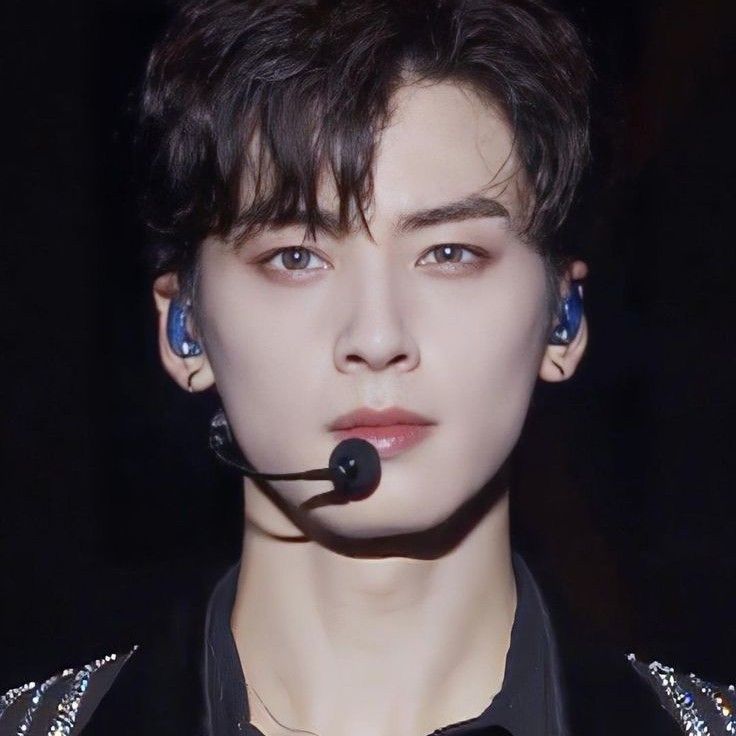 Latest photo of Cha Eunwoo