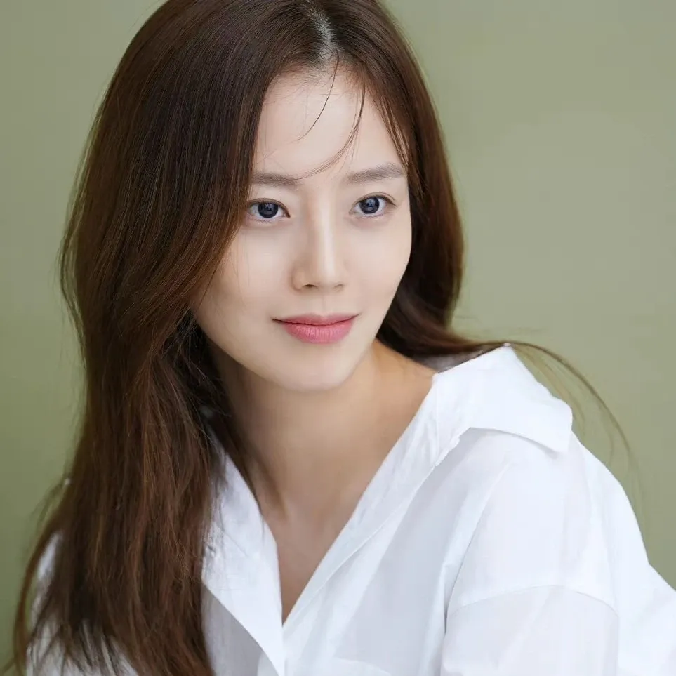 Recent activity shot of Moon Chaewon