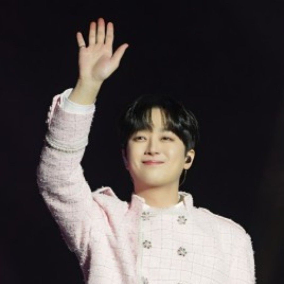 粉丝拍下的李灿元瞬间