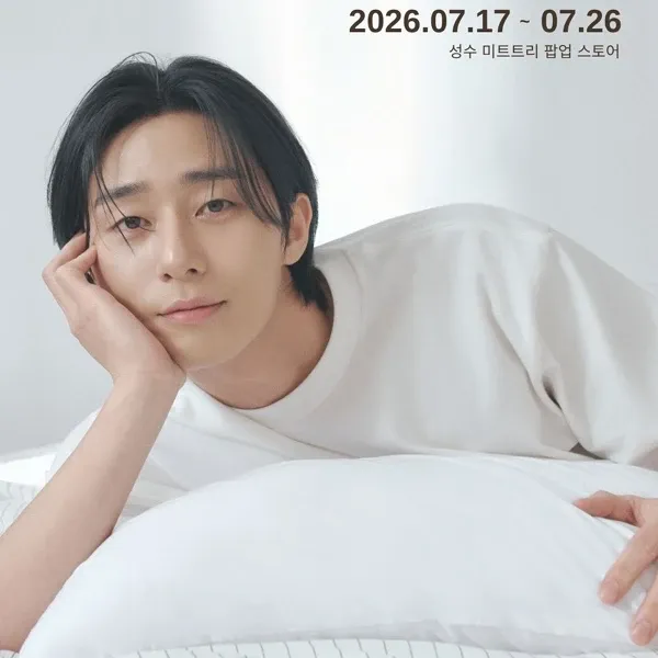 A moment captured by a fan of Park Seojoon