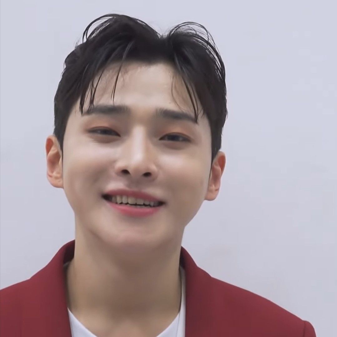 A moment captured by a fan of Seong Ri