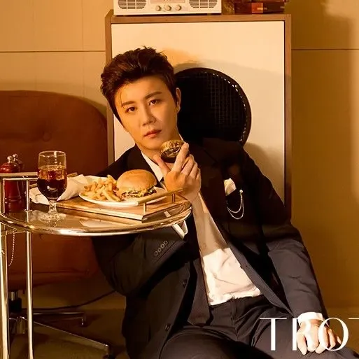 チン・ヘソンのビハインドカット