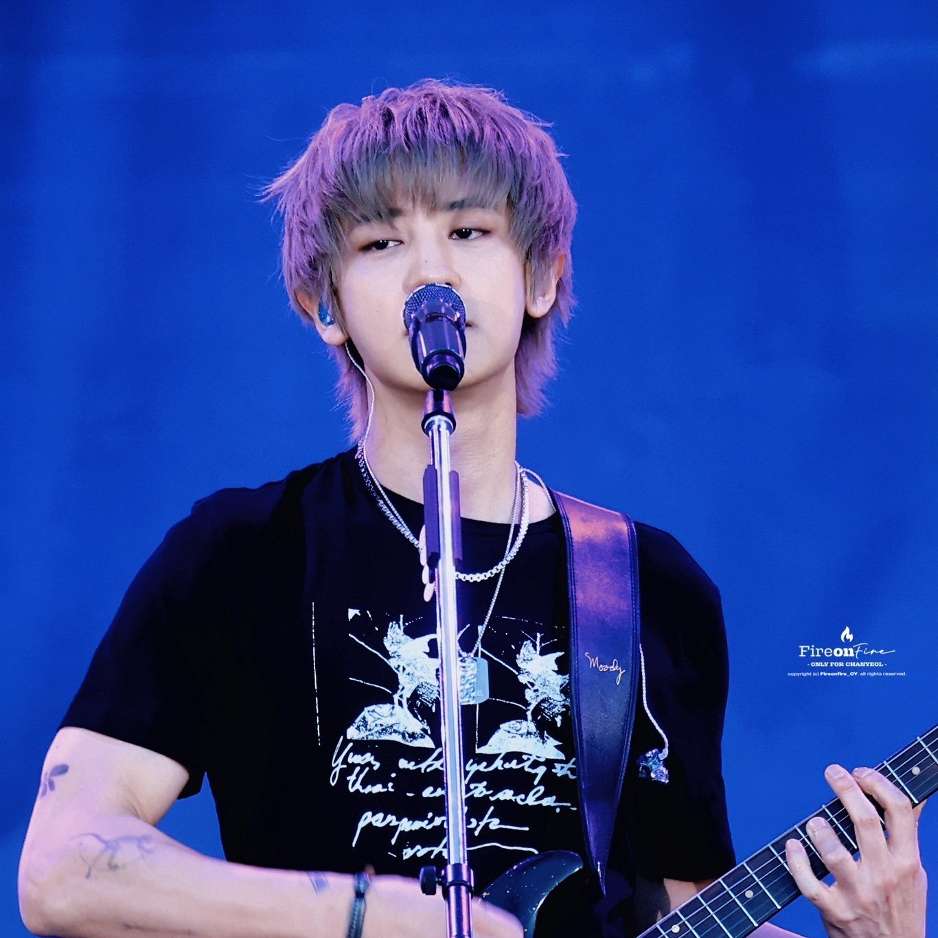 A moment captured by a fan of Chanyeol