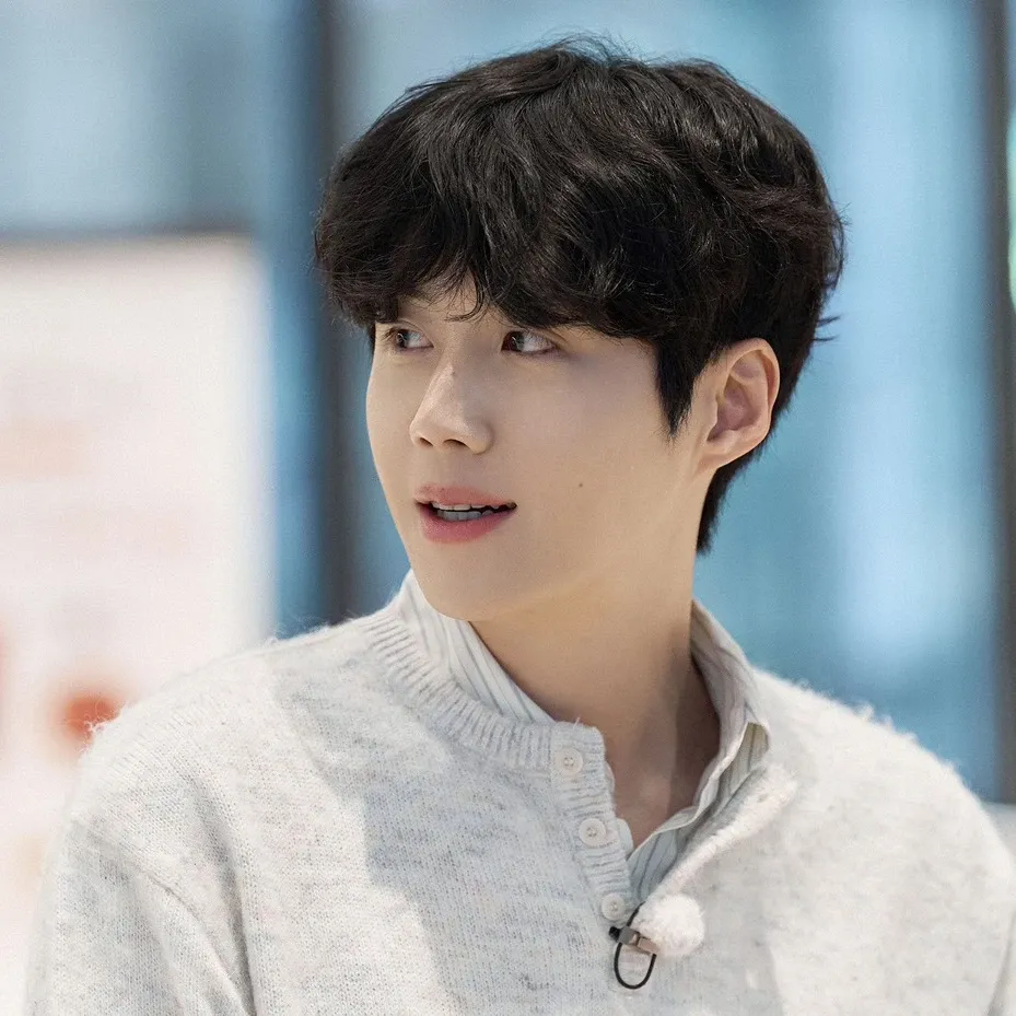 Behind-the-scenes cut of Kim Seonho
