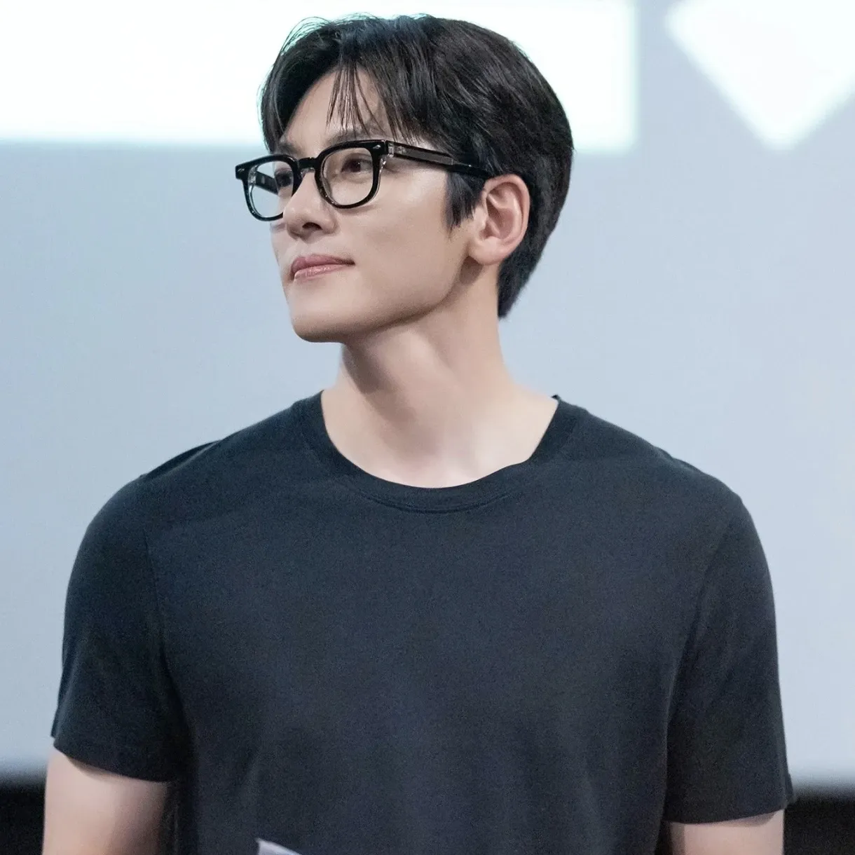 Behind-the-scenes cut of Ji Changwook