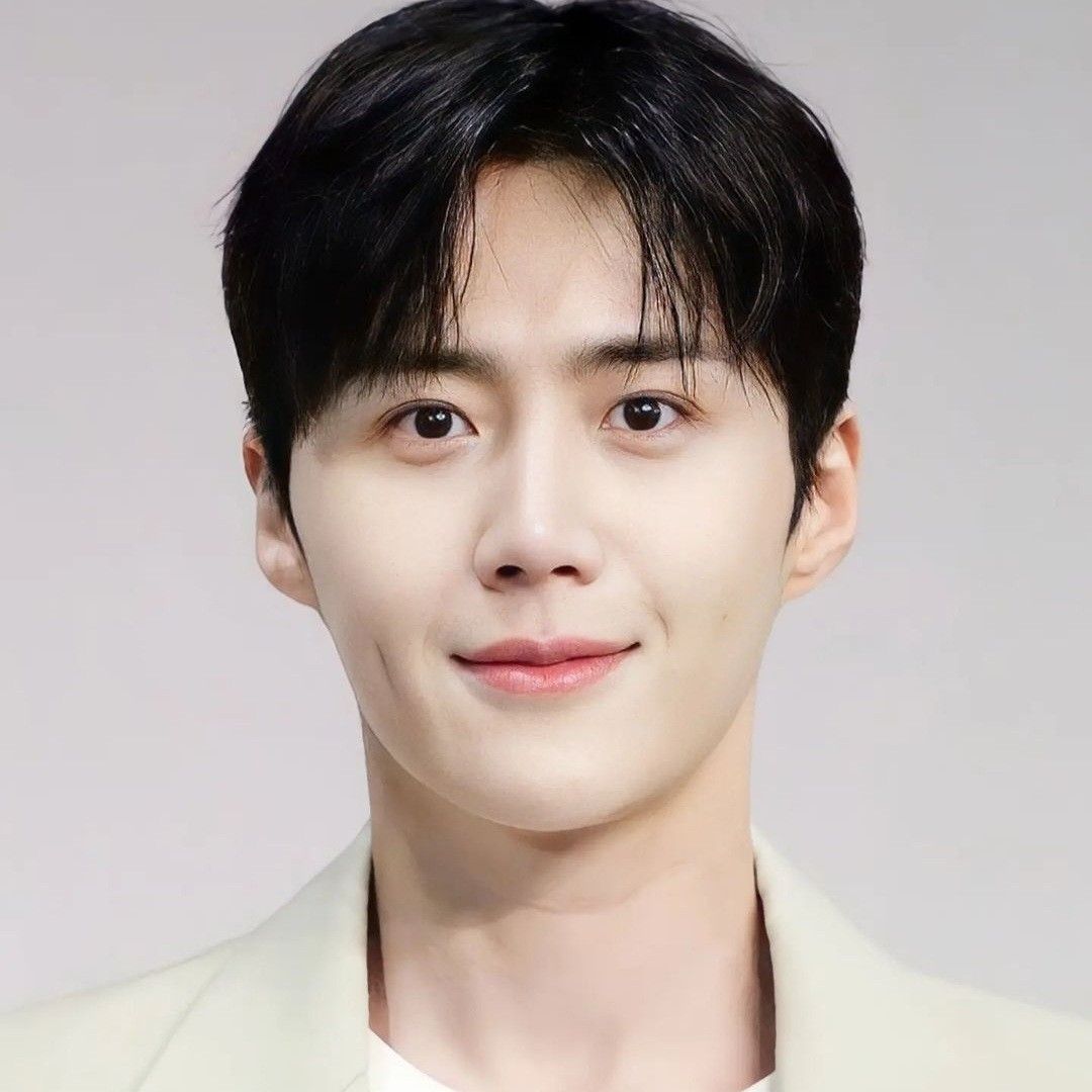 金宣虎的最新照片