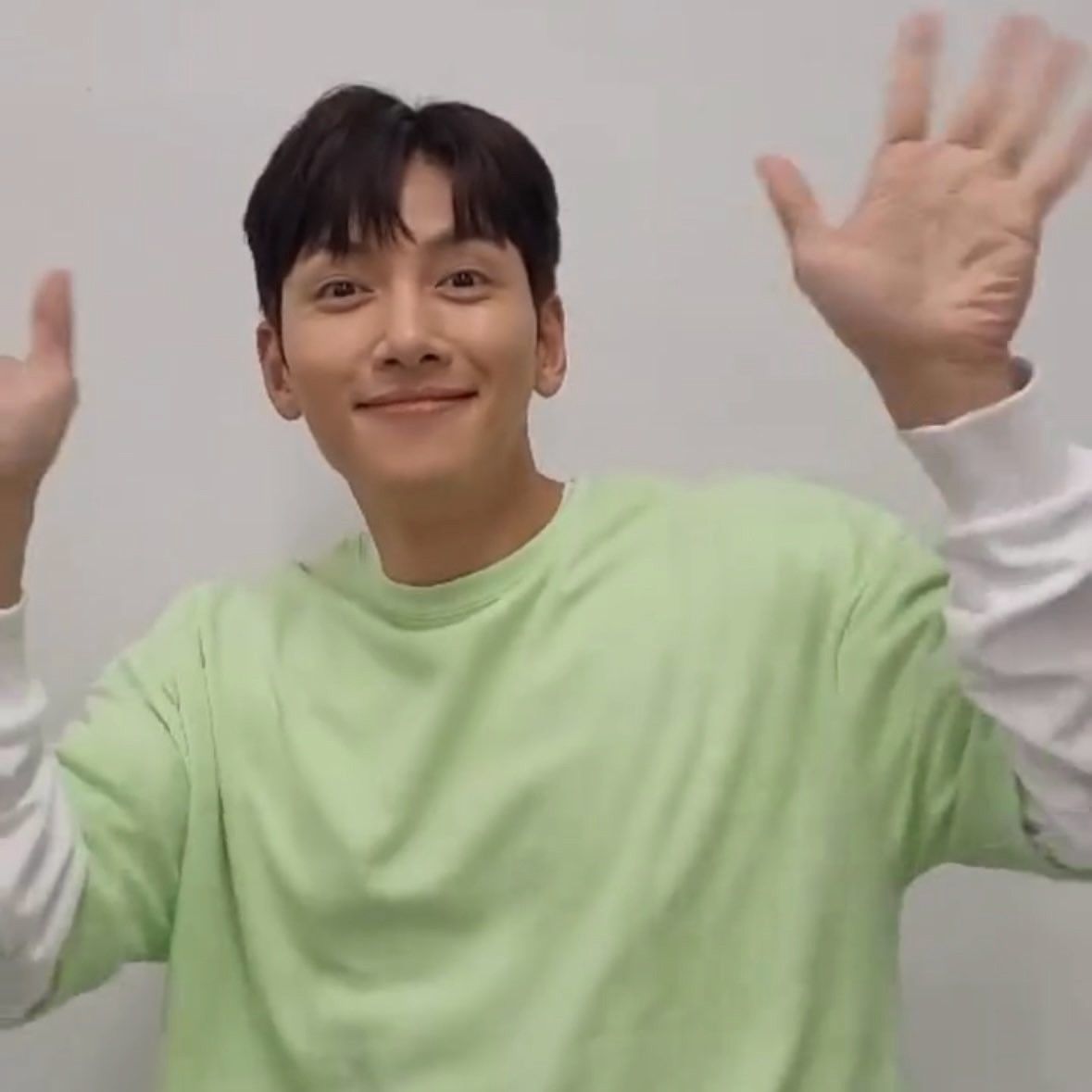 粉丝拍下的池昌旭瞬间