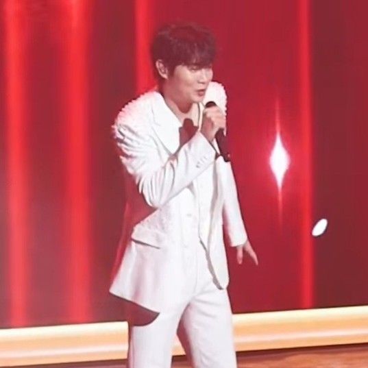 A moment captured by a fan of Son Taejin