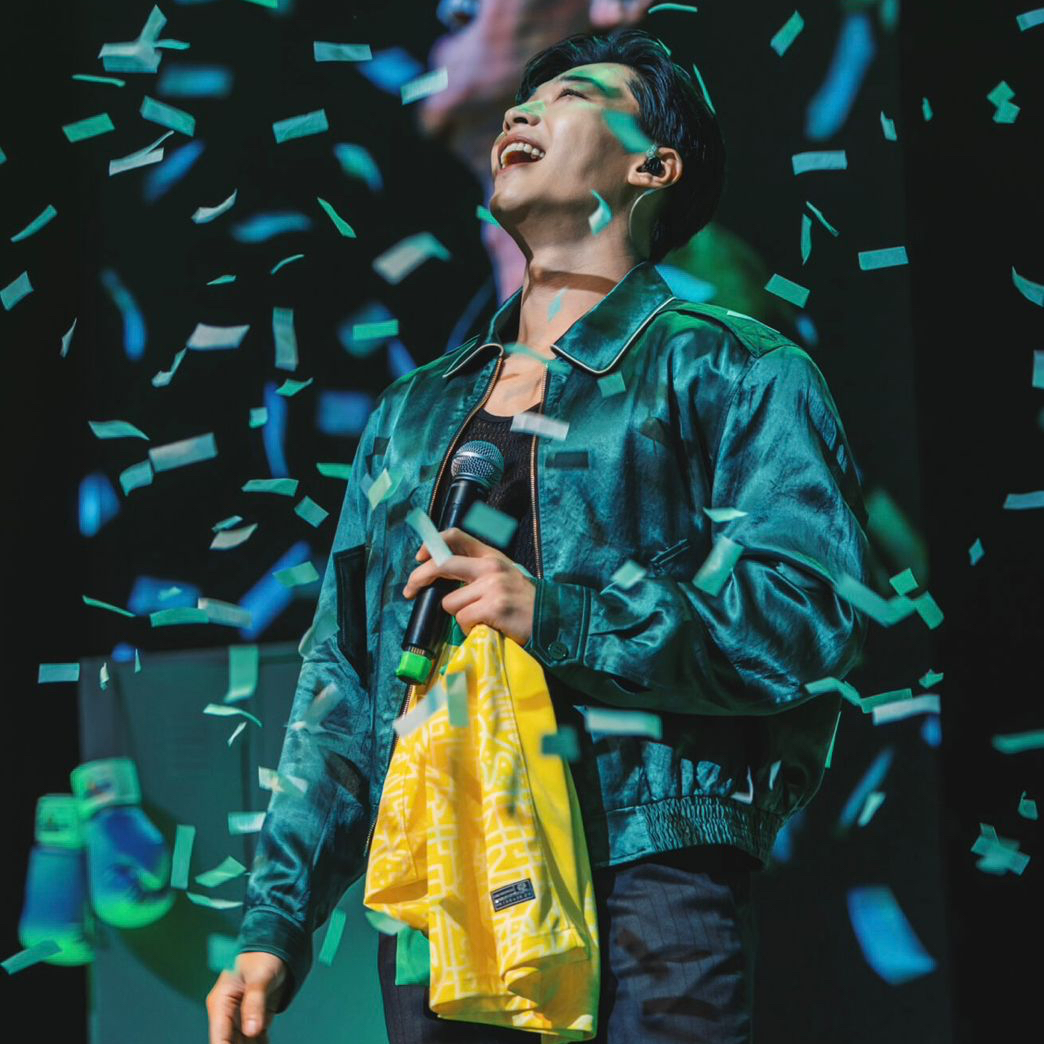 A moment captured by a fan of Woo Dohwan