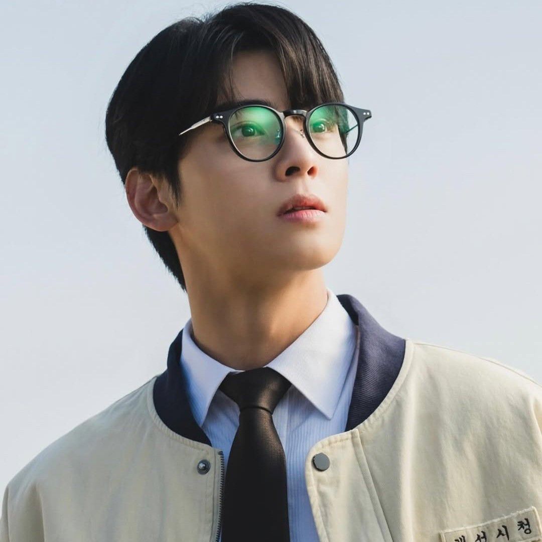 A moment captured by a fan of Cha Eunwoo