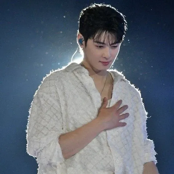 Recent activity shot of Cha Eunwoo