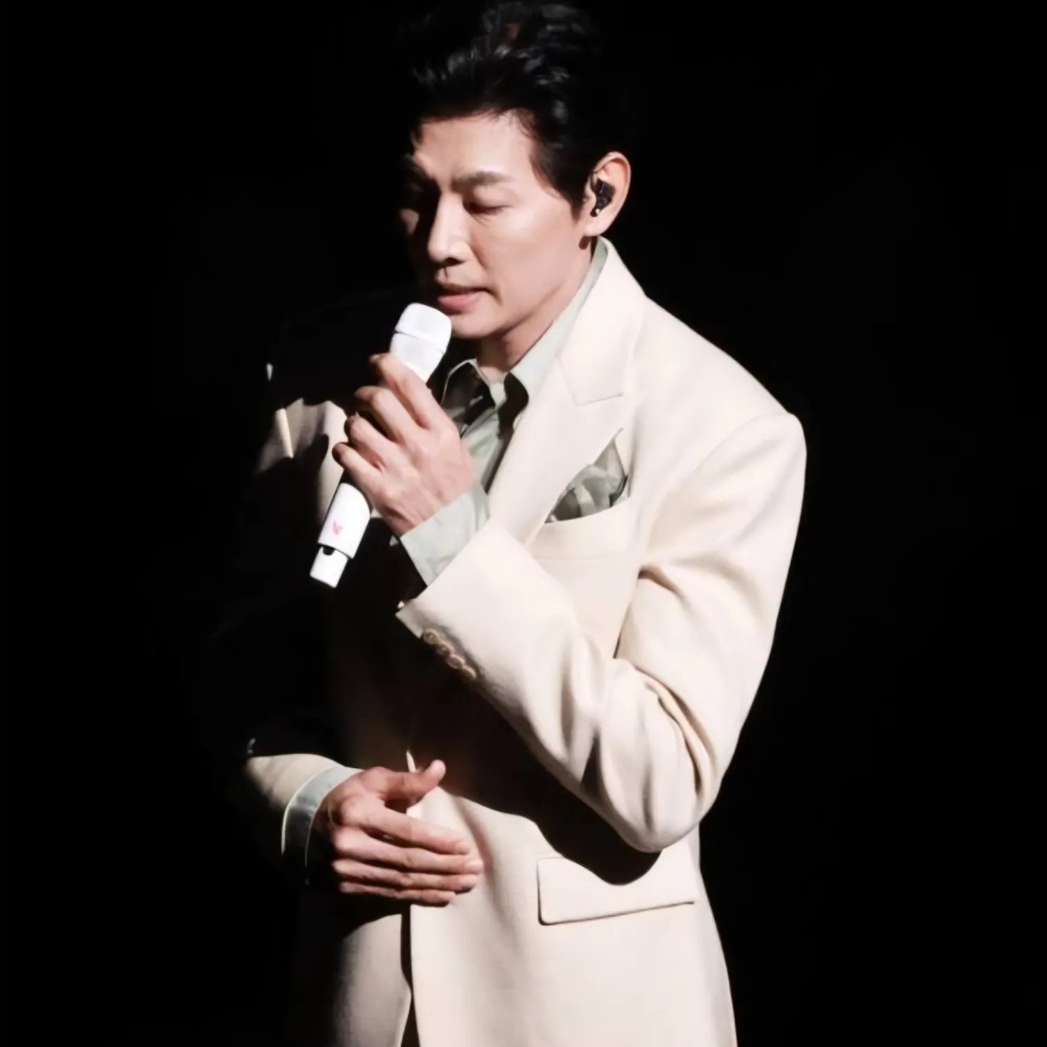 Latest photo of Kim Yongpil