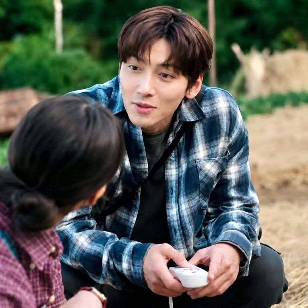 Behind-the-scenes cut of Ji Changwook