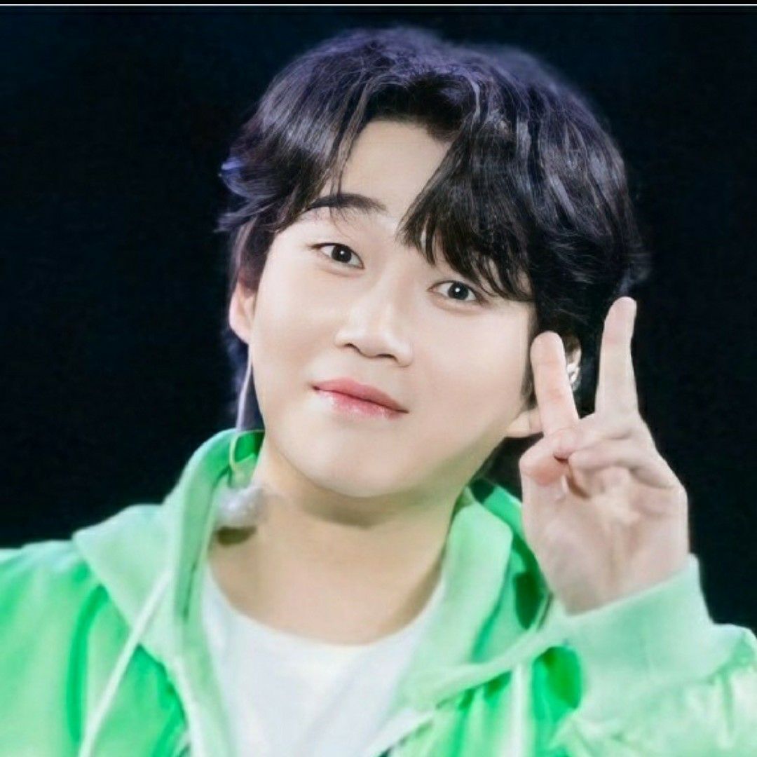 A moment captured by a fan of Hwang Youngwoong