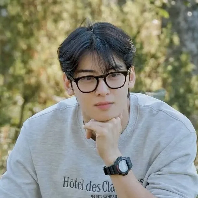 A moment captured by a fan of Cha Eunwoo