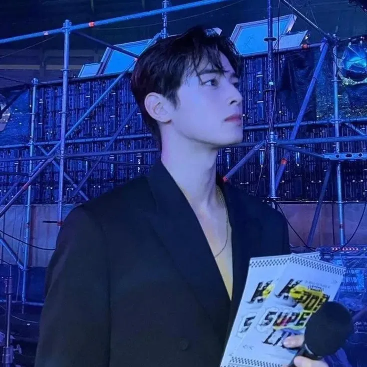 Latest photo of Cha Eunwoo