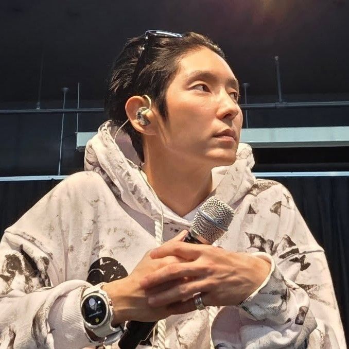 A moment captured by a fan of Lee Joongi