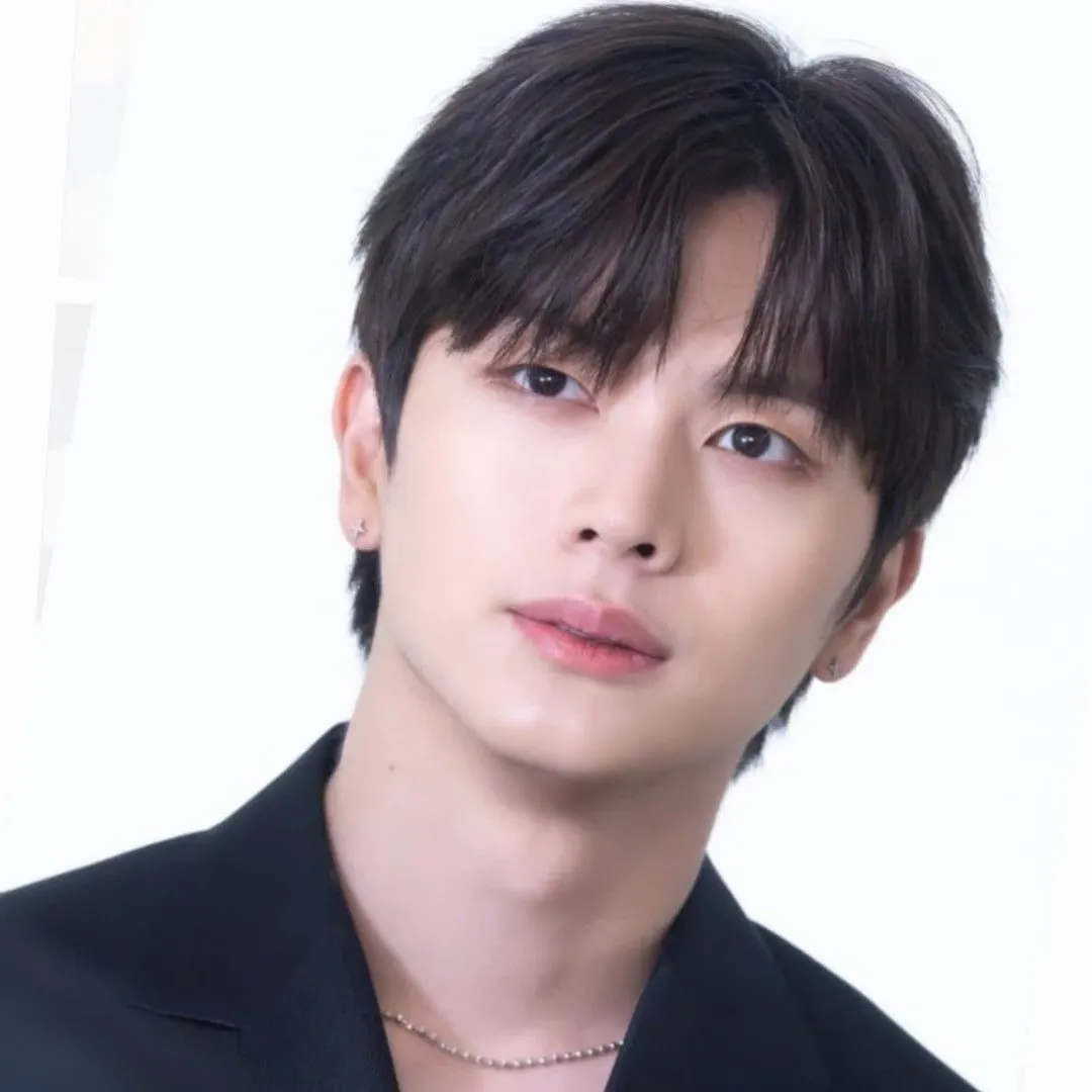 Recent activity shot of Yook Sungjae