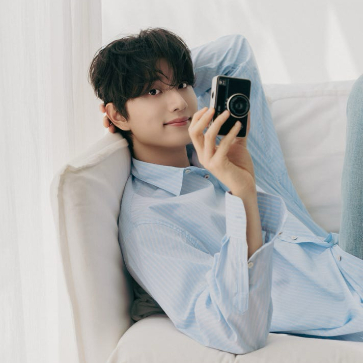 Behind-the-scenes cut of Kim Jaewon