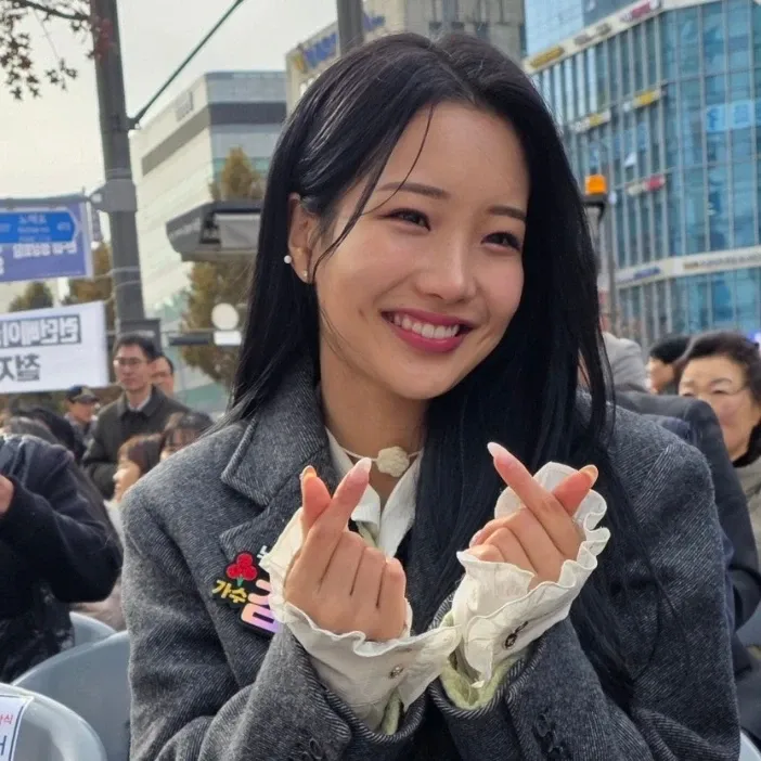 Behind-the-scenes cut of Kim Soyeon (2004)