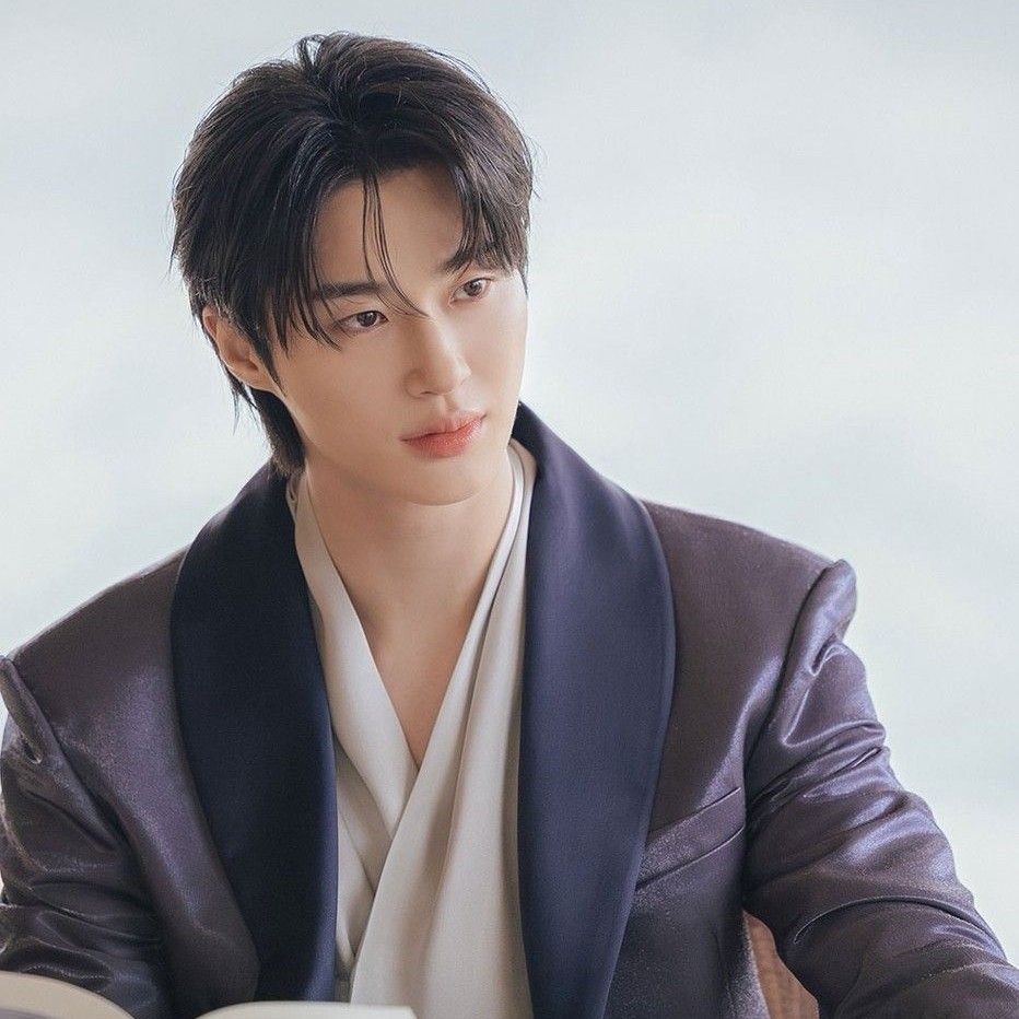 Behind-the-scenes cut of Byeon Wooseok