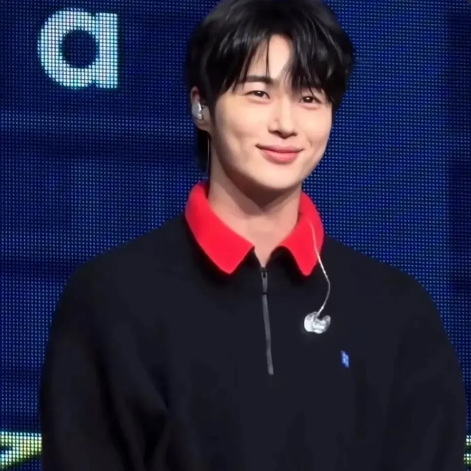 Behind-the-scenes cut of Byeon Wooseok
