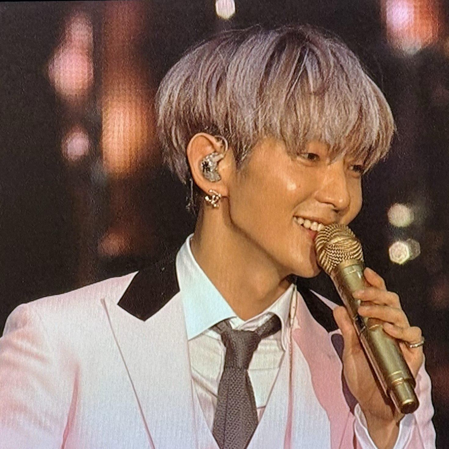 A moment captured by a fan of Lee Joongi
