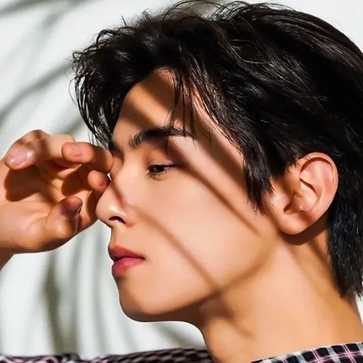 Latest photo of Cha Eunwoo