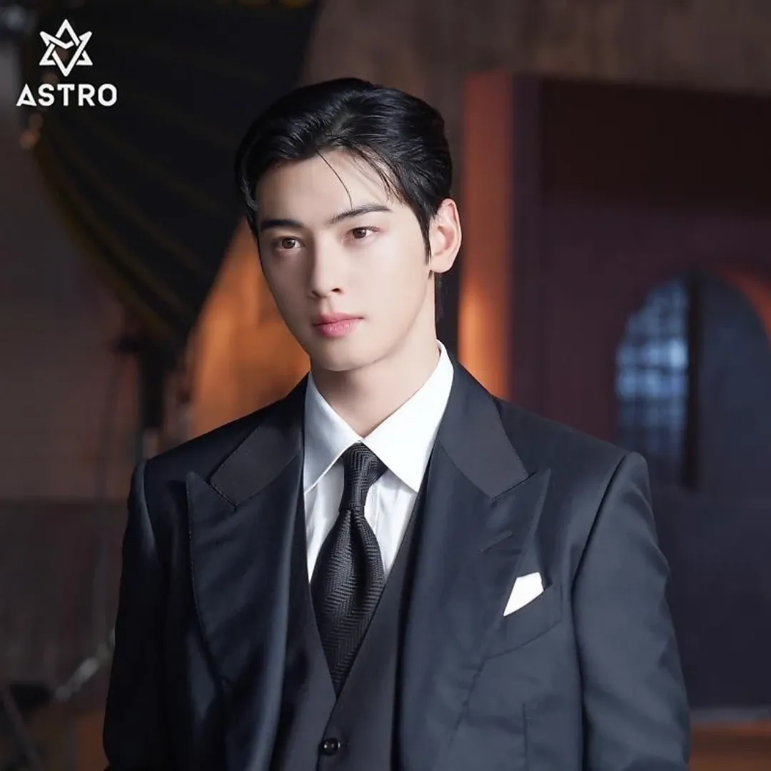 Recent activity shot of Cha Eunwoo
