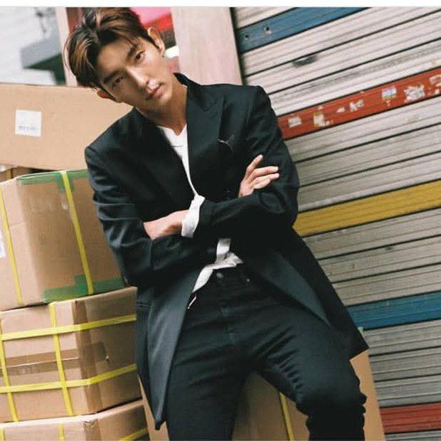 A moment captured by a fan of Lee Joongi