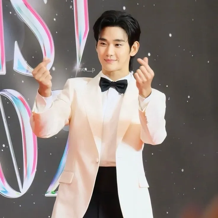 A moment captured by a fan of Kim Soohyun