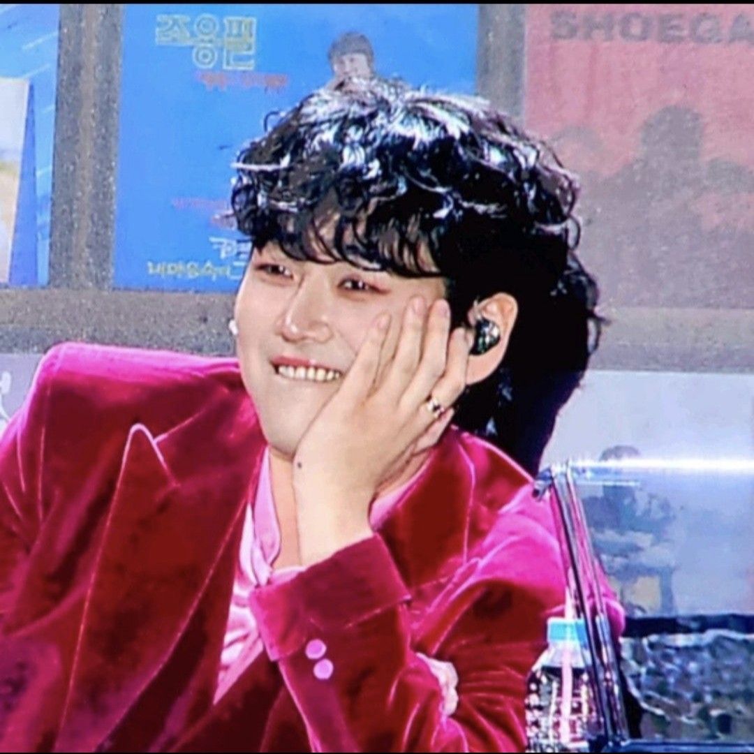 Behind-the-scenes cut of Hwang Youngwoong