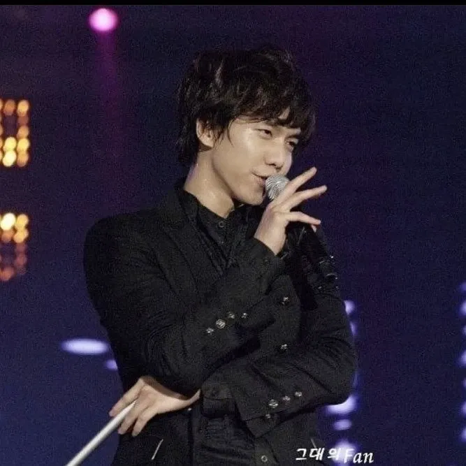 Recent activity shot of Lee Seunggi