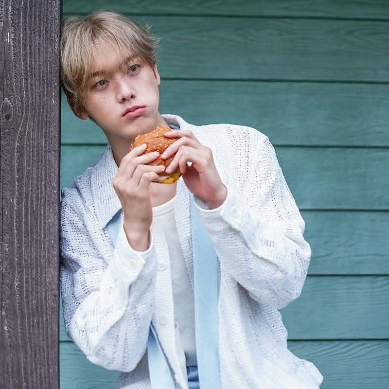 A moment captured by a fan of Cha Eunwoo