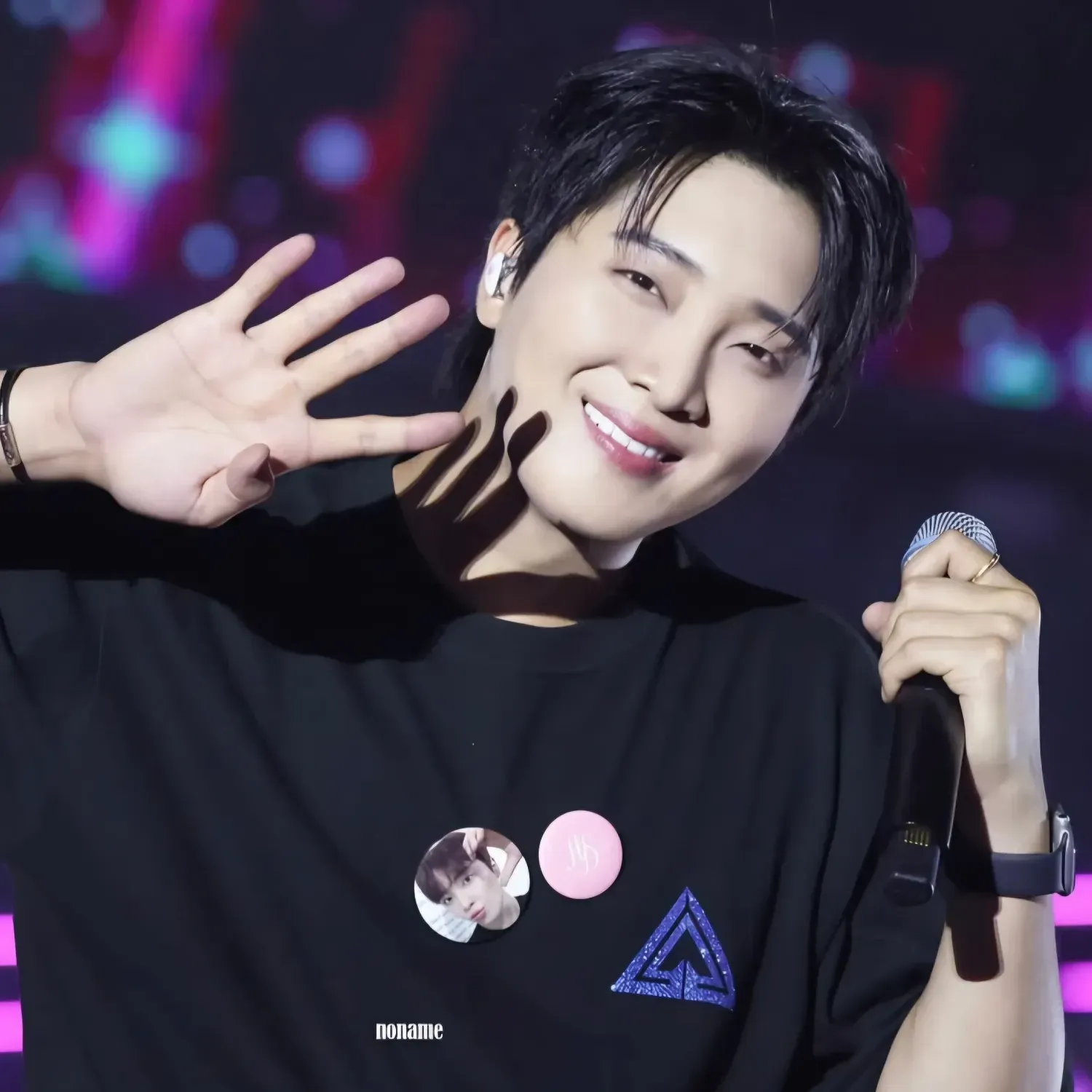 A moment captured by a fan of Hwang Yunsung