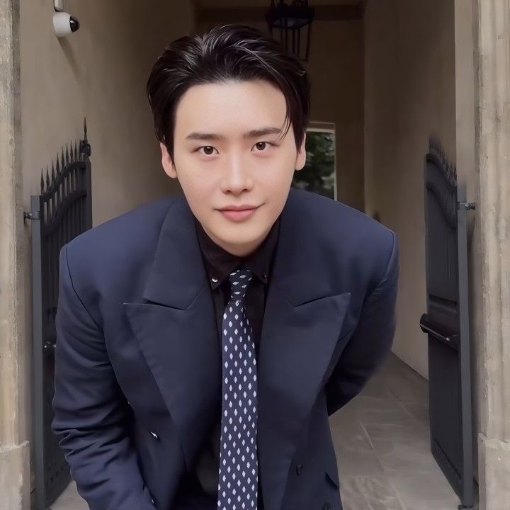 A moment captured by a fan of Lee Jongsuk