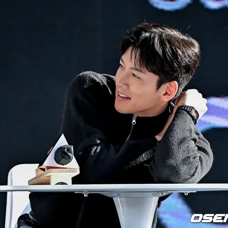 Behind-the-scenes cut of Ji Changwook