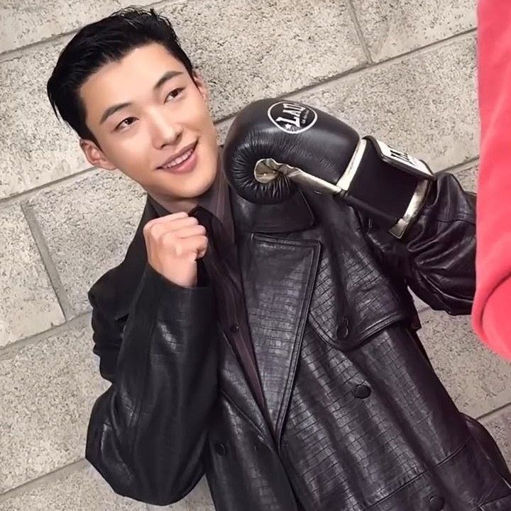 A moment captured by a fan of Woo Dohwan