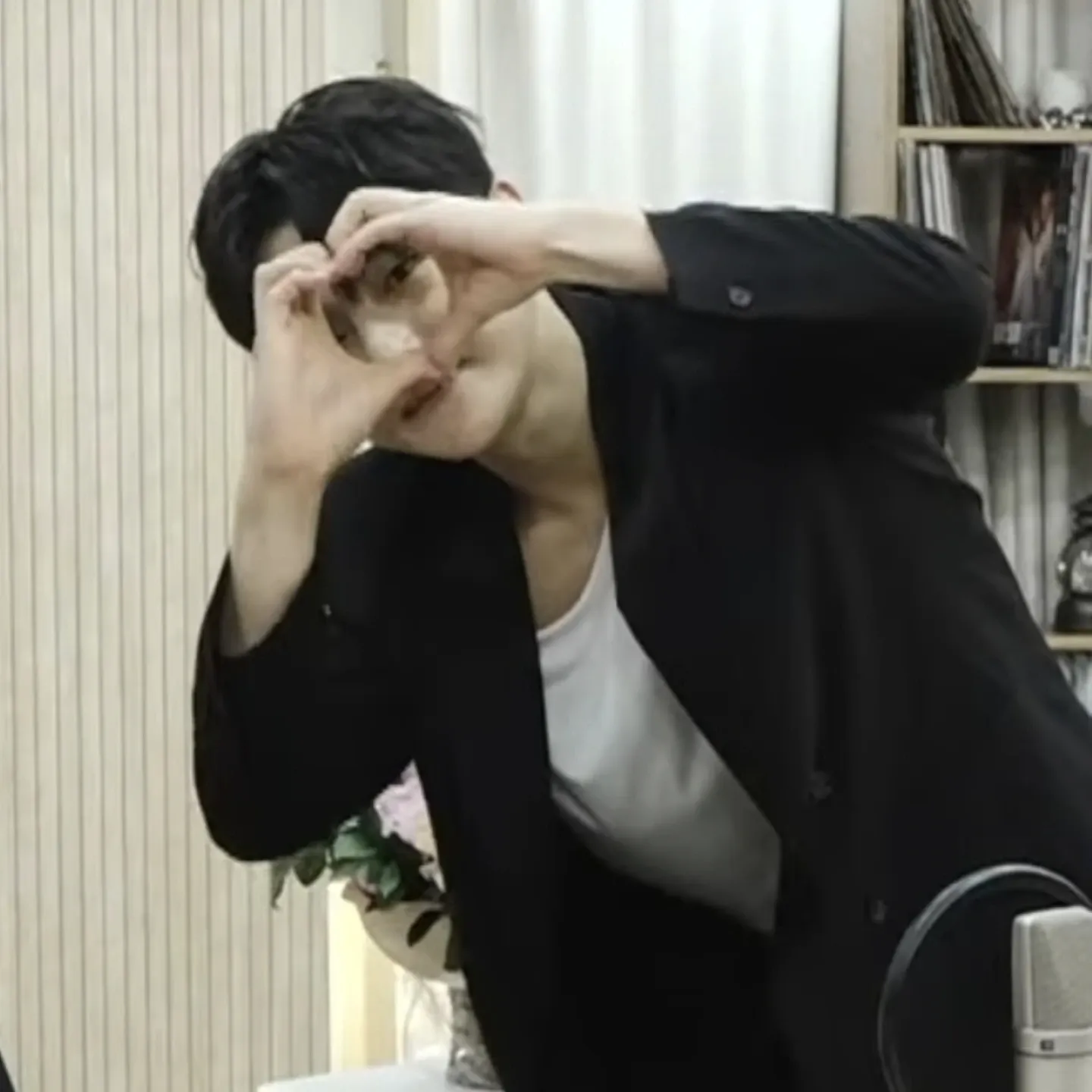 Behind-the-scenes cut of Seong Ri