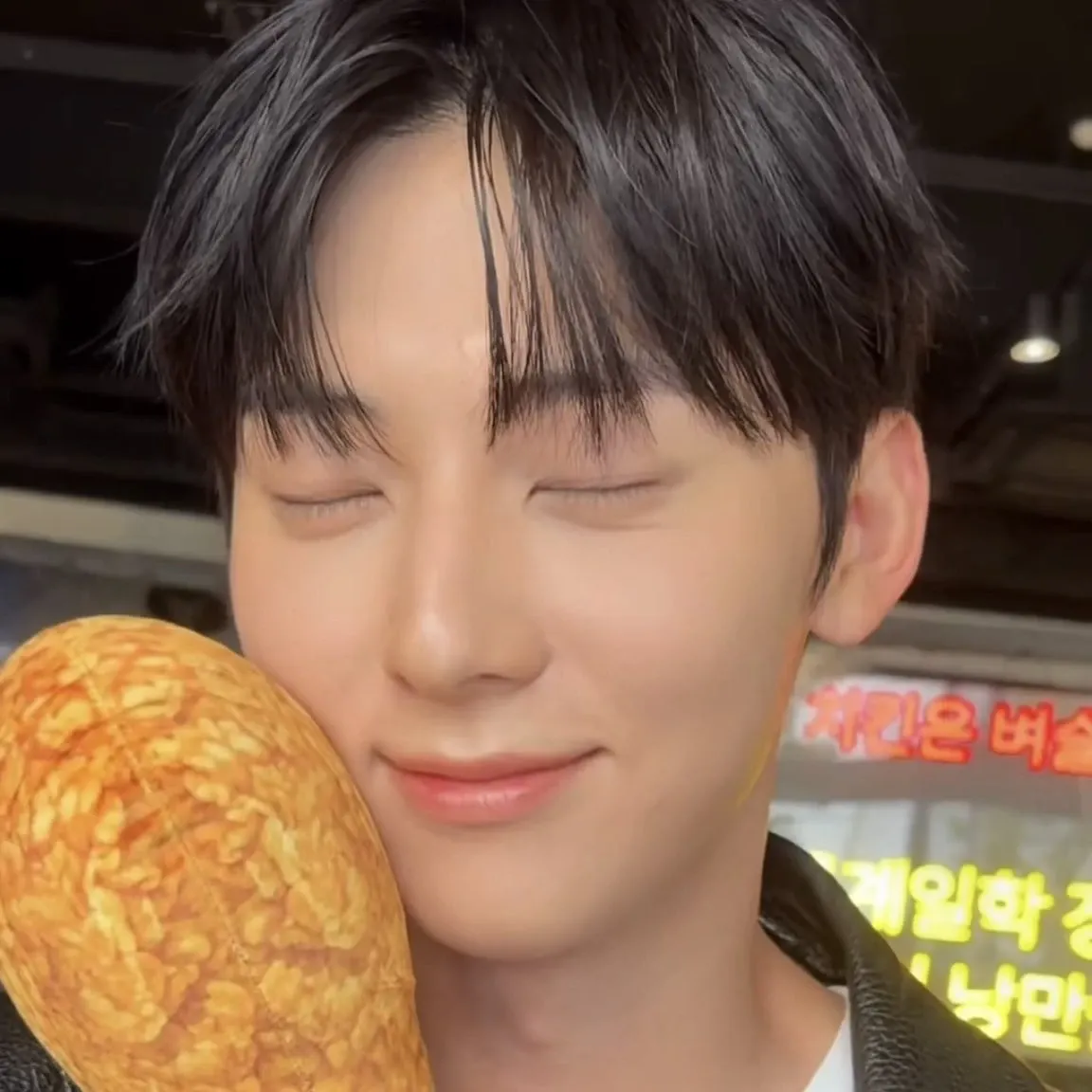 Recent activity shot of Hwang Minhyun