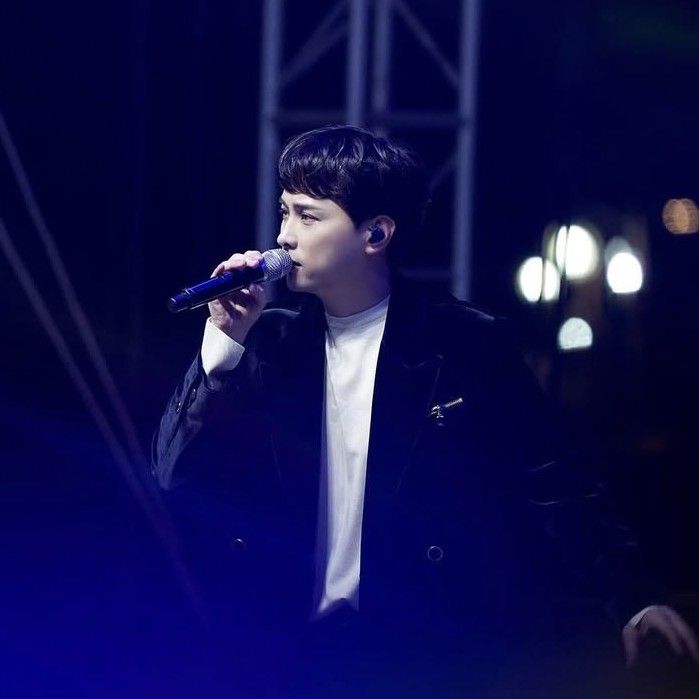 A moment captured by a fan of Min Kyunghoon