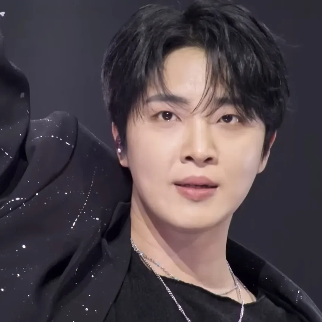 A moment captured by a fan of Hwang Yunsung