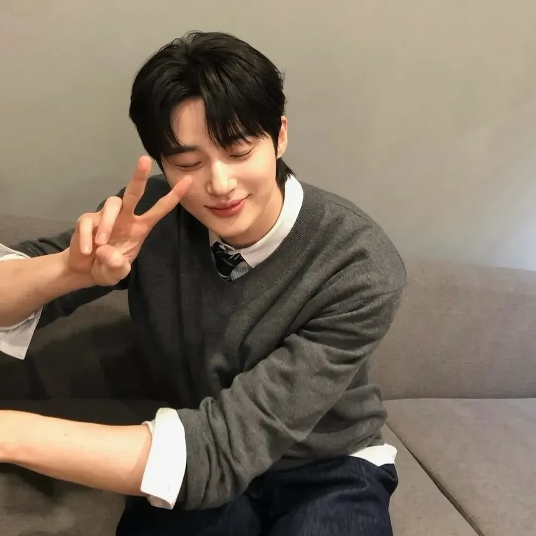 Behind-the-scenes cut of Byeon Wooseok