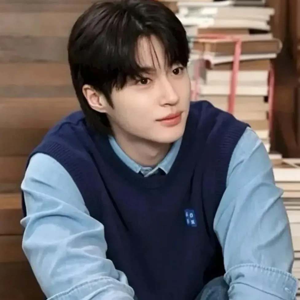 Recent activity shot of Byeon Wooseok