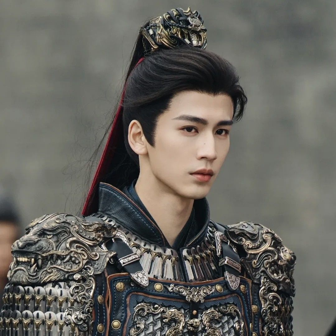 粉丝拍下的张凌赫瞬间