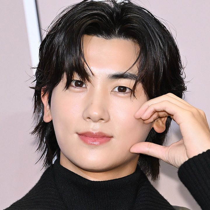 Latest photo of Park Hyungsik
