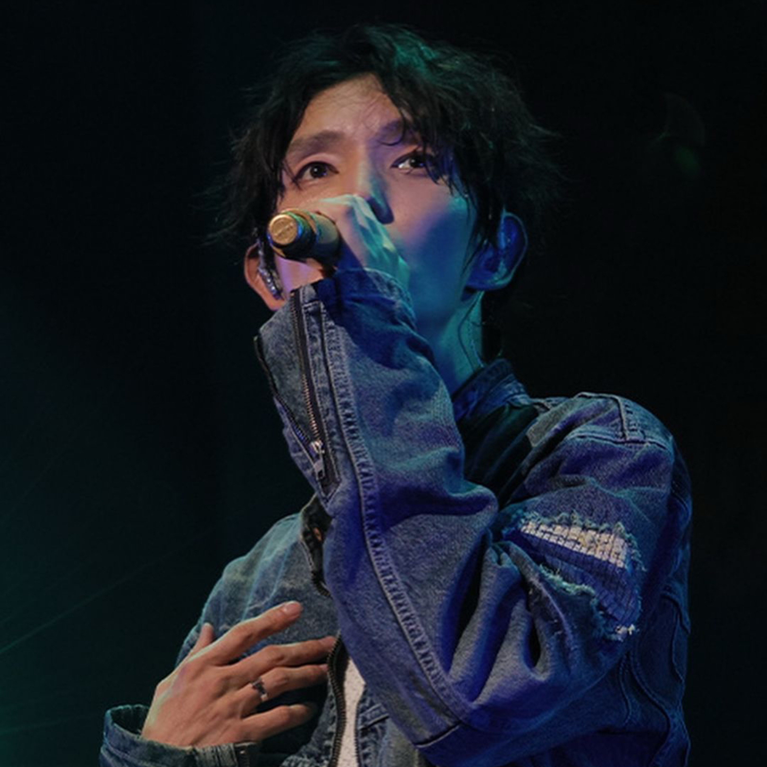 A moment captured by a fan of Lee Joongi